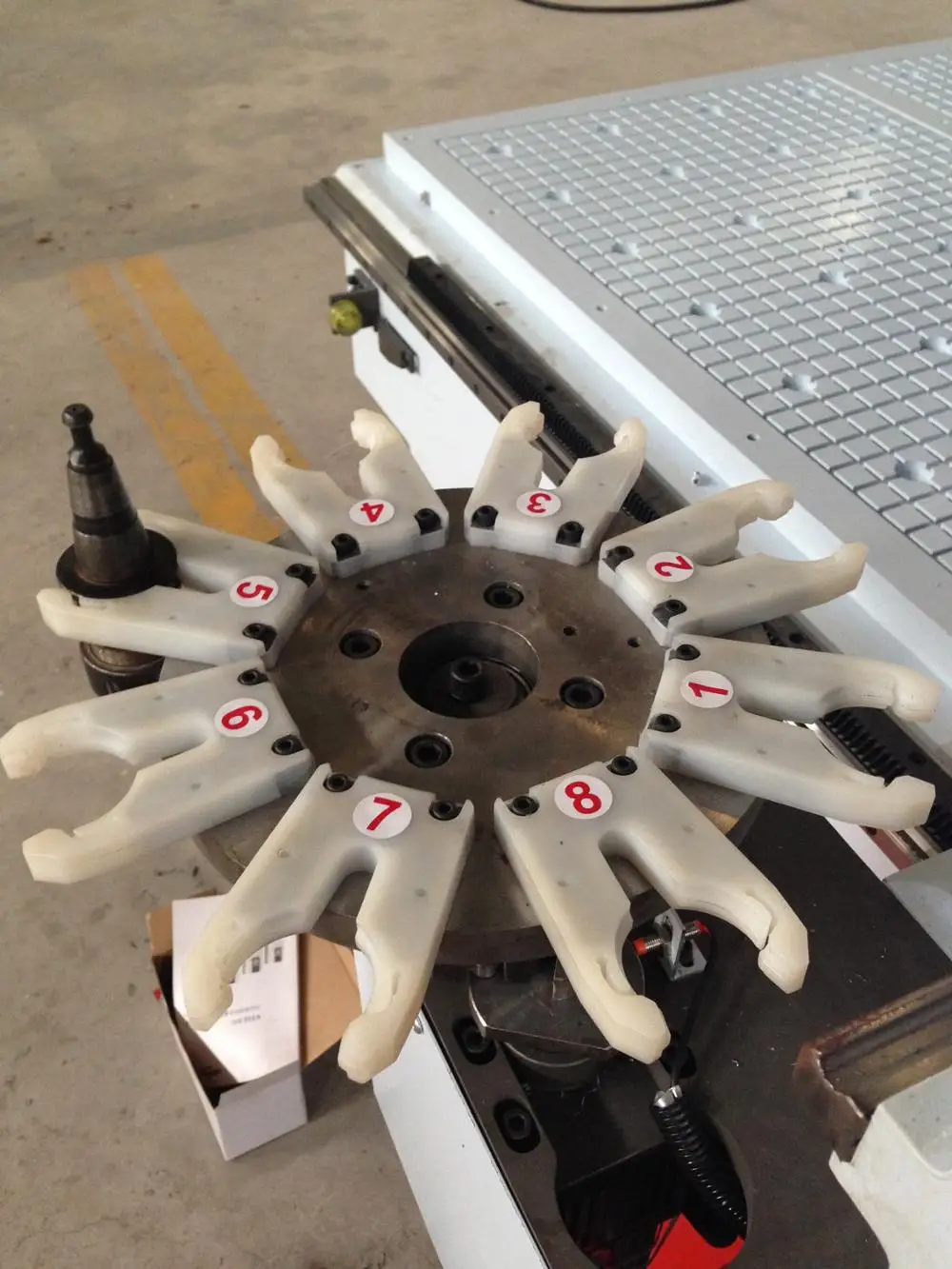 Factory price Yaskawa servo motor HSD spindle 9kw ATC tools on MDF/PVC/Plywood Sculpture Wood Carving Cnc Router Machine