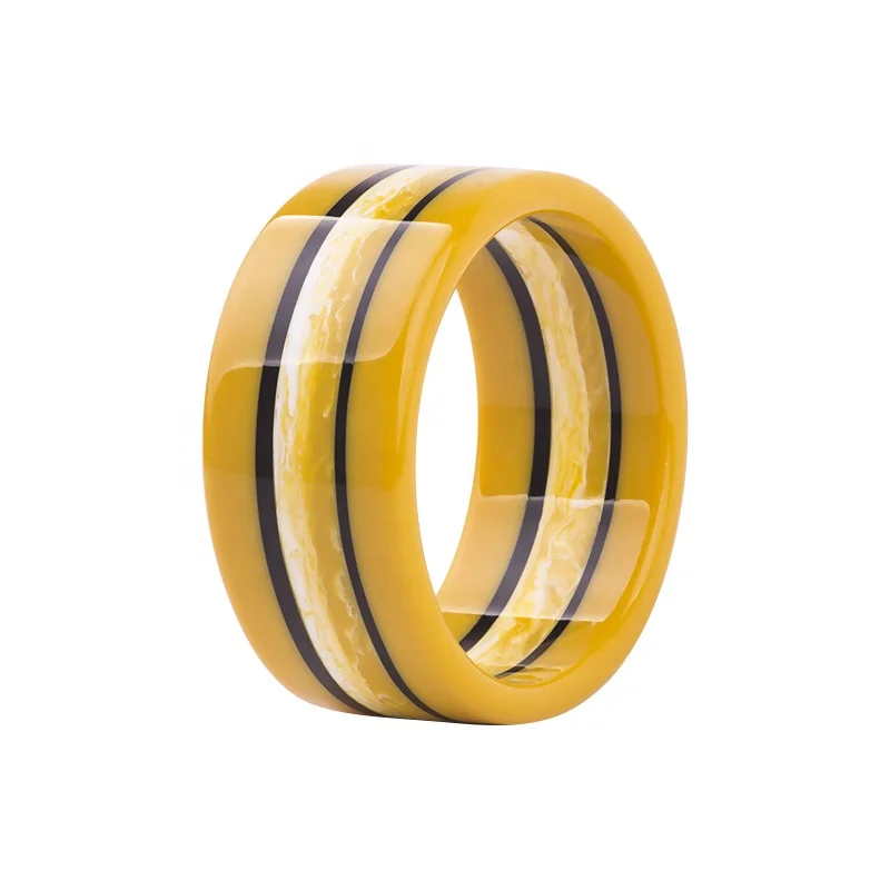New Arrivals Personalized Amber Strip Colour  Resin Bangle Bracelets For Women Jewelry
