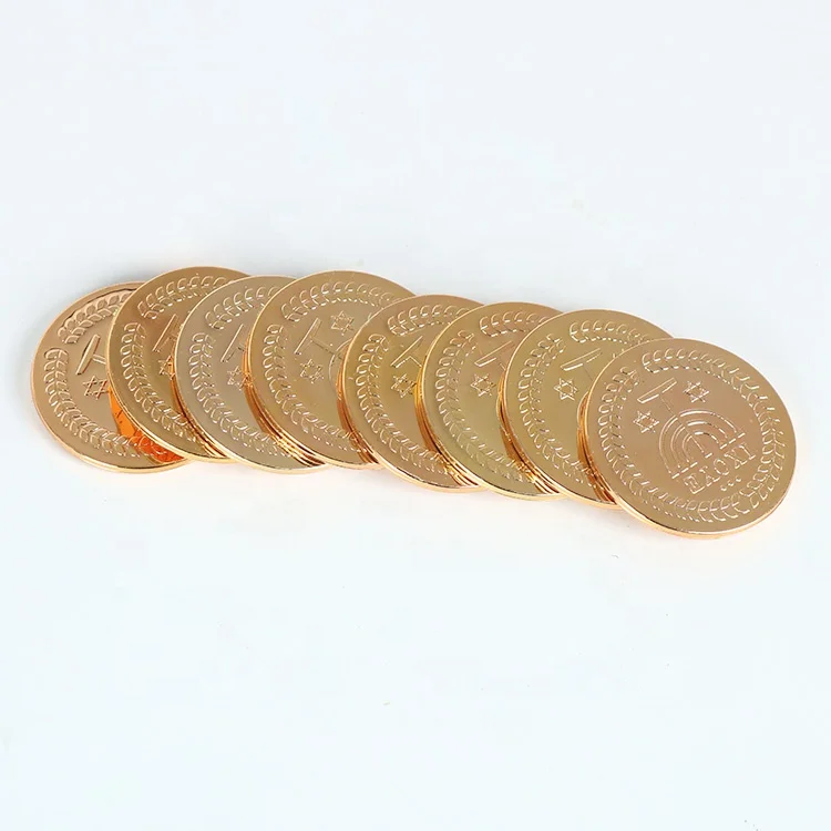 Простые пластиковые позолоченные монеты
