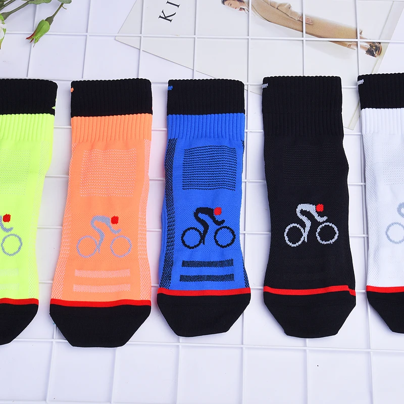 
2019 New Men Women Cycling Sock Breathable Outdoor Bicycle Socks Protect Feet Wicking Bike Socks for Racing Bicycle Accessories 