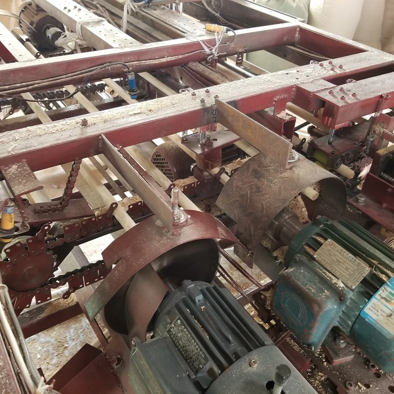 Heavy duty  Lacquered  painted Wooden push broom handle stick  with threaded tip wooden dowel rods