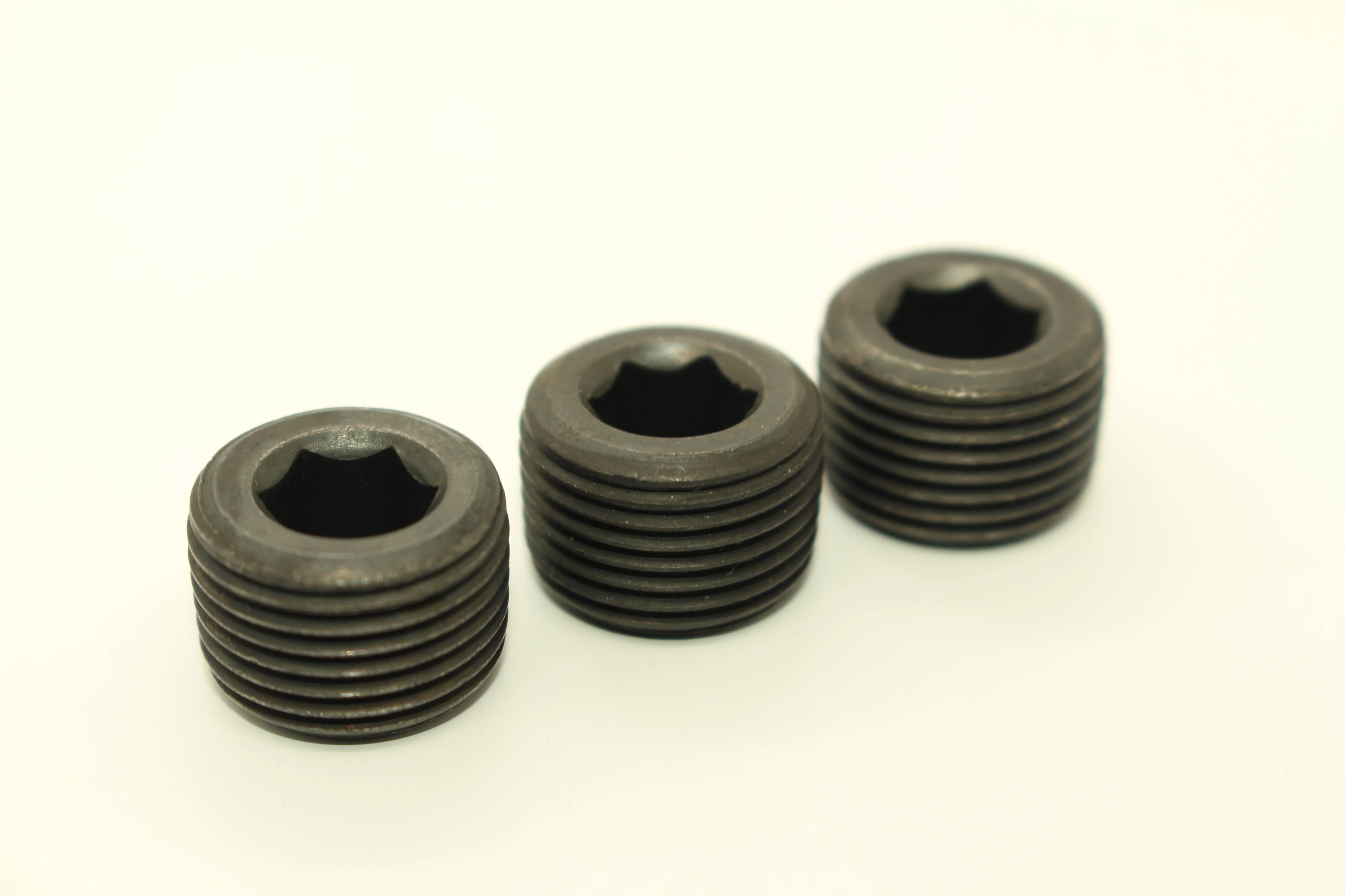 Hexagon socket pipe plugs