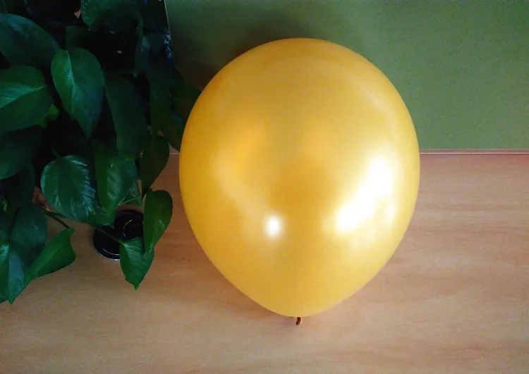 Латексный надувной шар цвета металлик золота