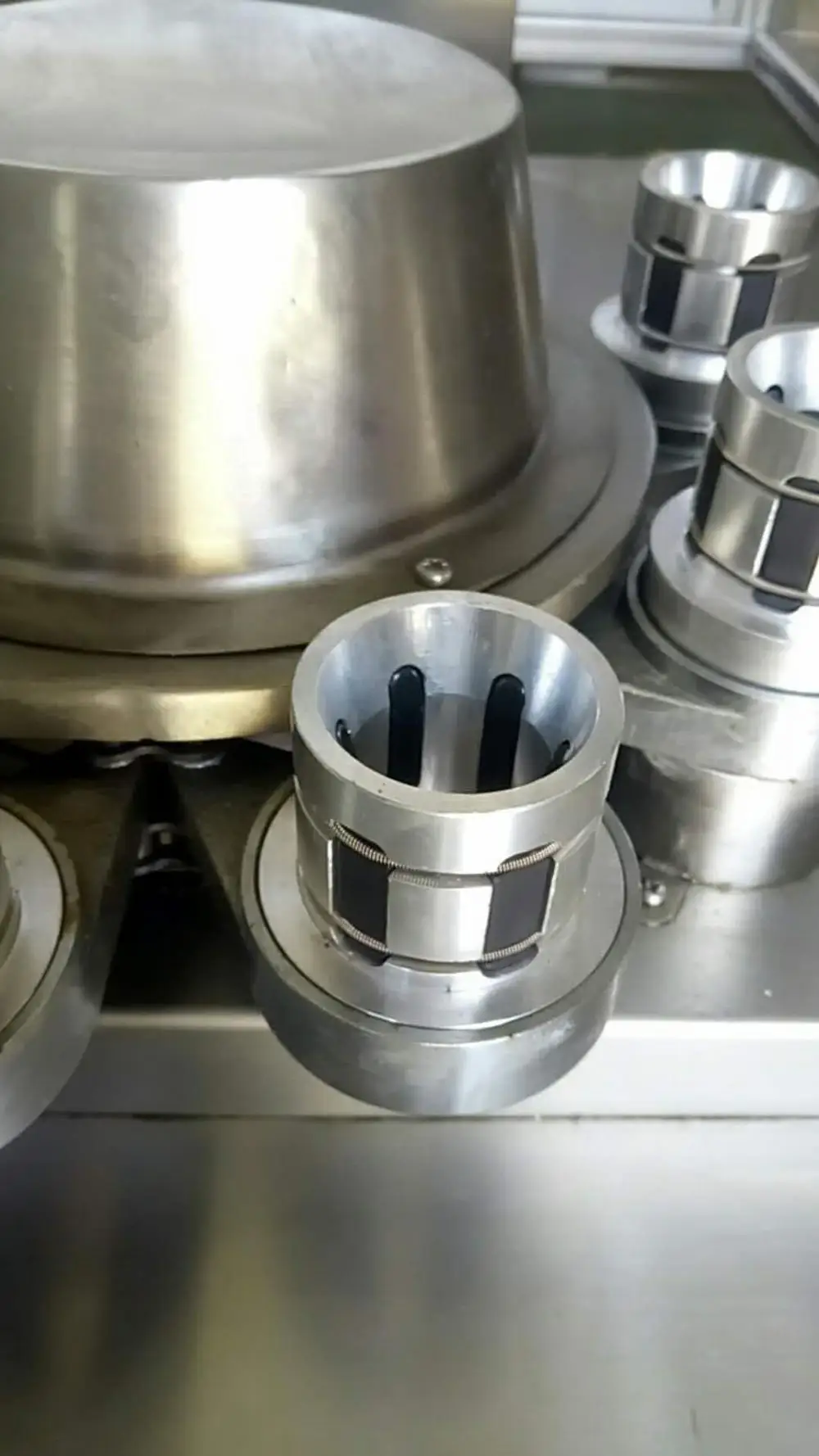 Lami plastic tube inner heating type plastic tube filling and sealing machine