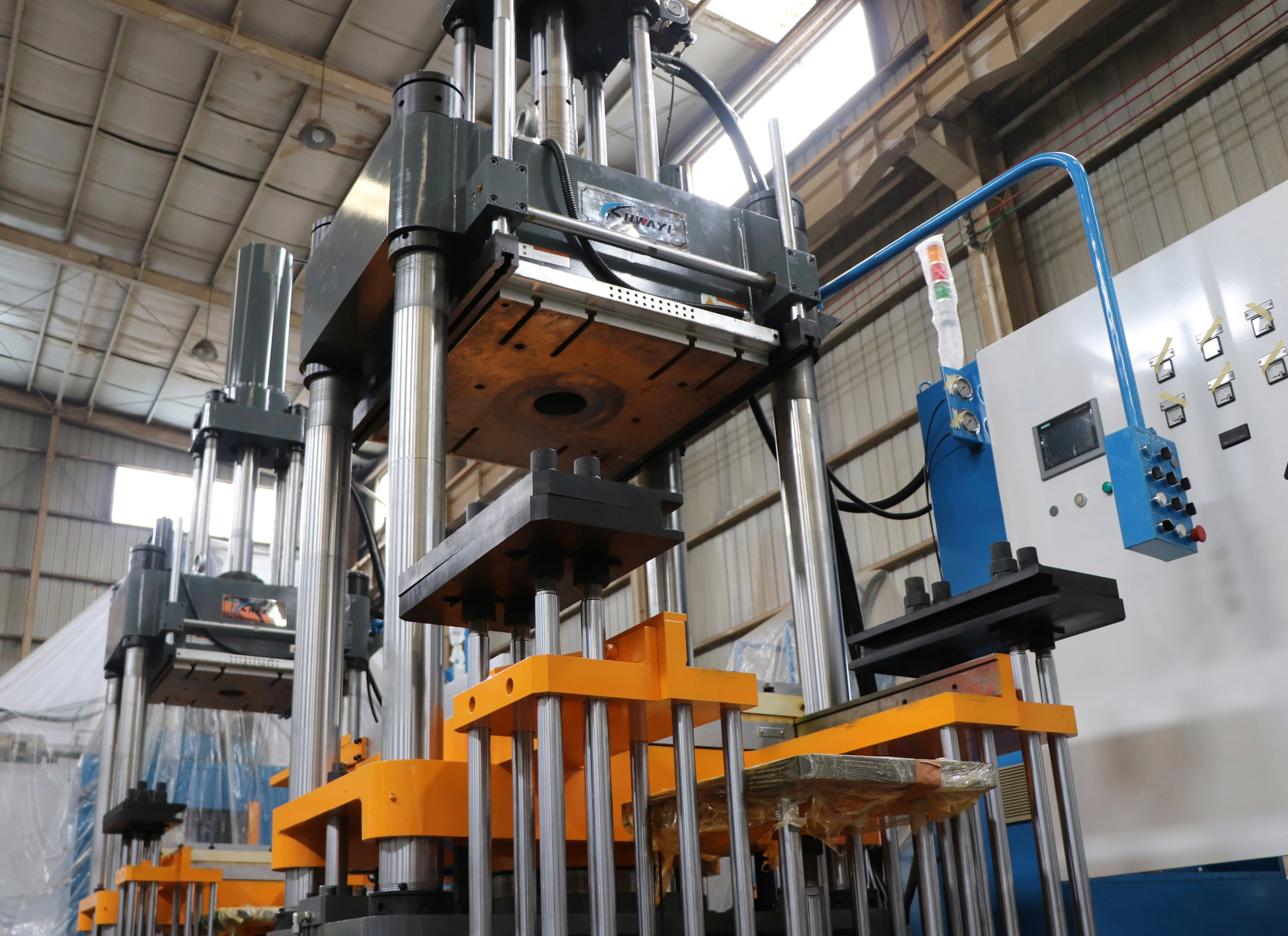 400 ton Huayi transfer injection vulcanizing press for rubber product making machine