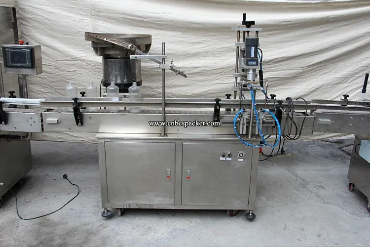 Автоматическая бутылка наполнения, укупорки и этикетирования производственной линии