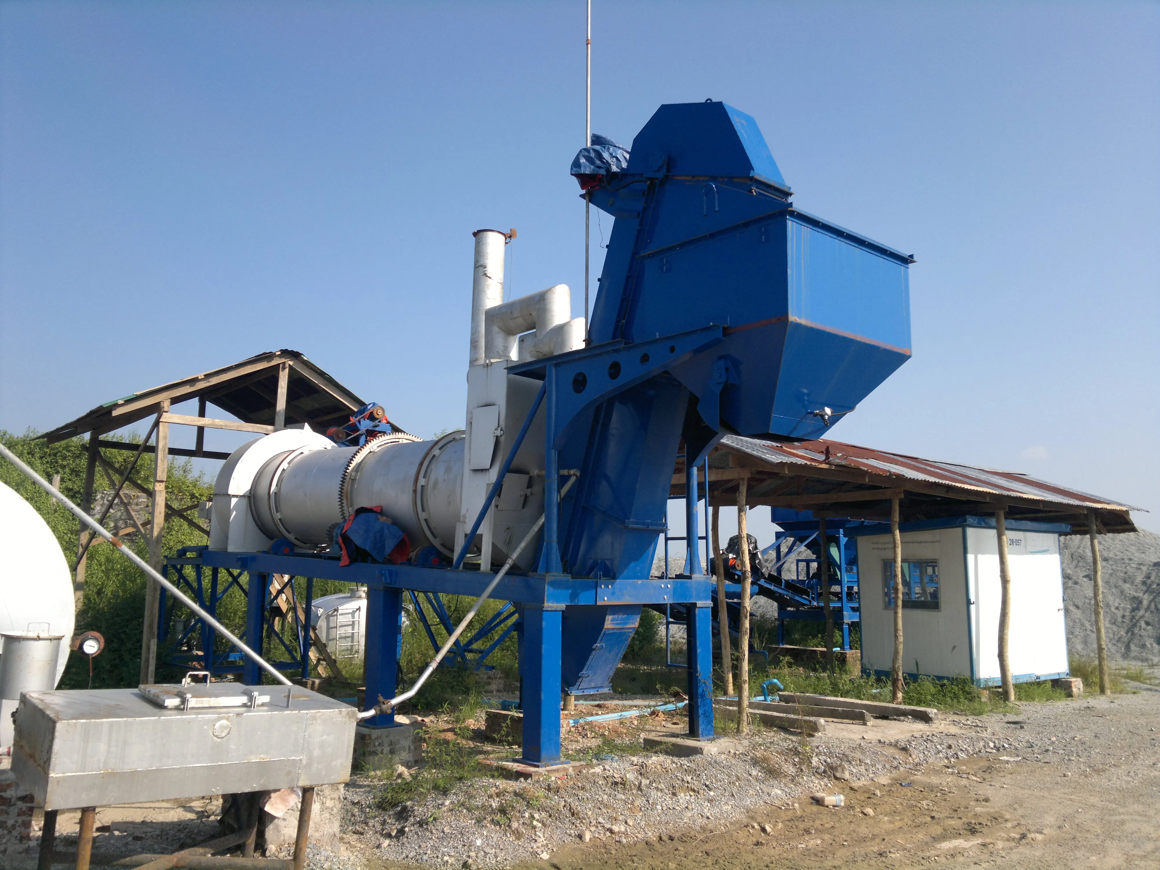 
China top selling roady 40t/h asphalt mixing plant on sale 