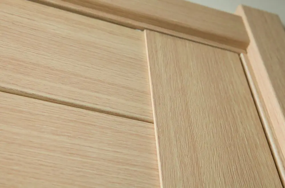 Деревянная дверь в дубае оаэ