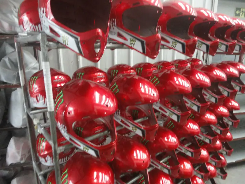 Детский крестообразный шлем в горошек