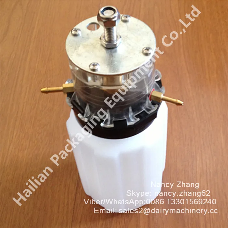 Dairy Milking Spares Plastic Vacuum Pump Oil Can