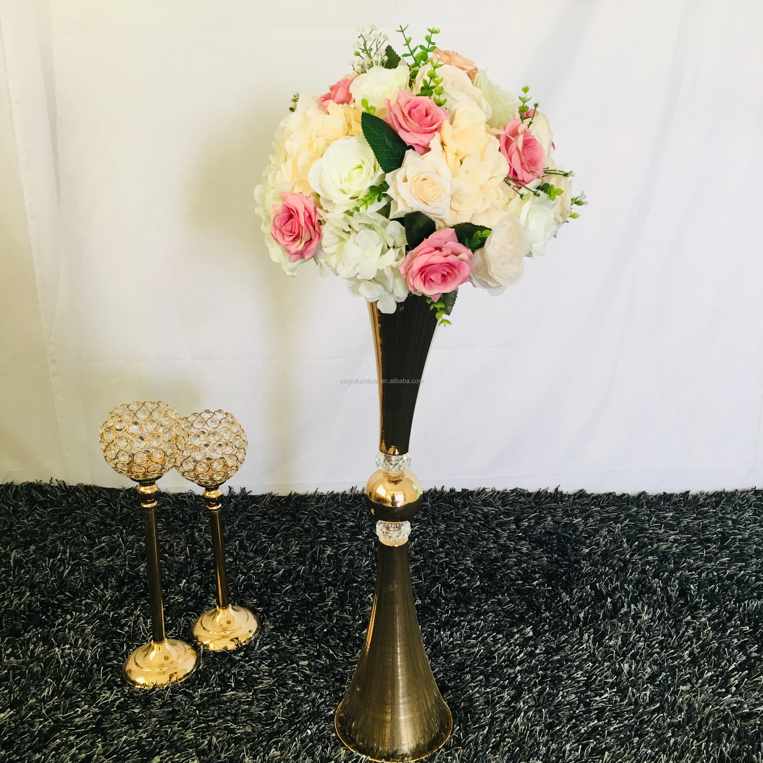 Модные цветочные шары для центрального стола свадьбы