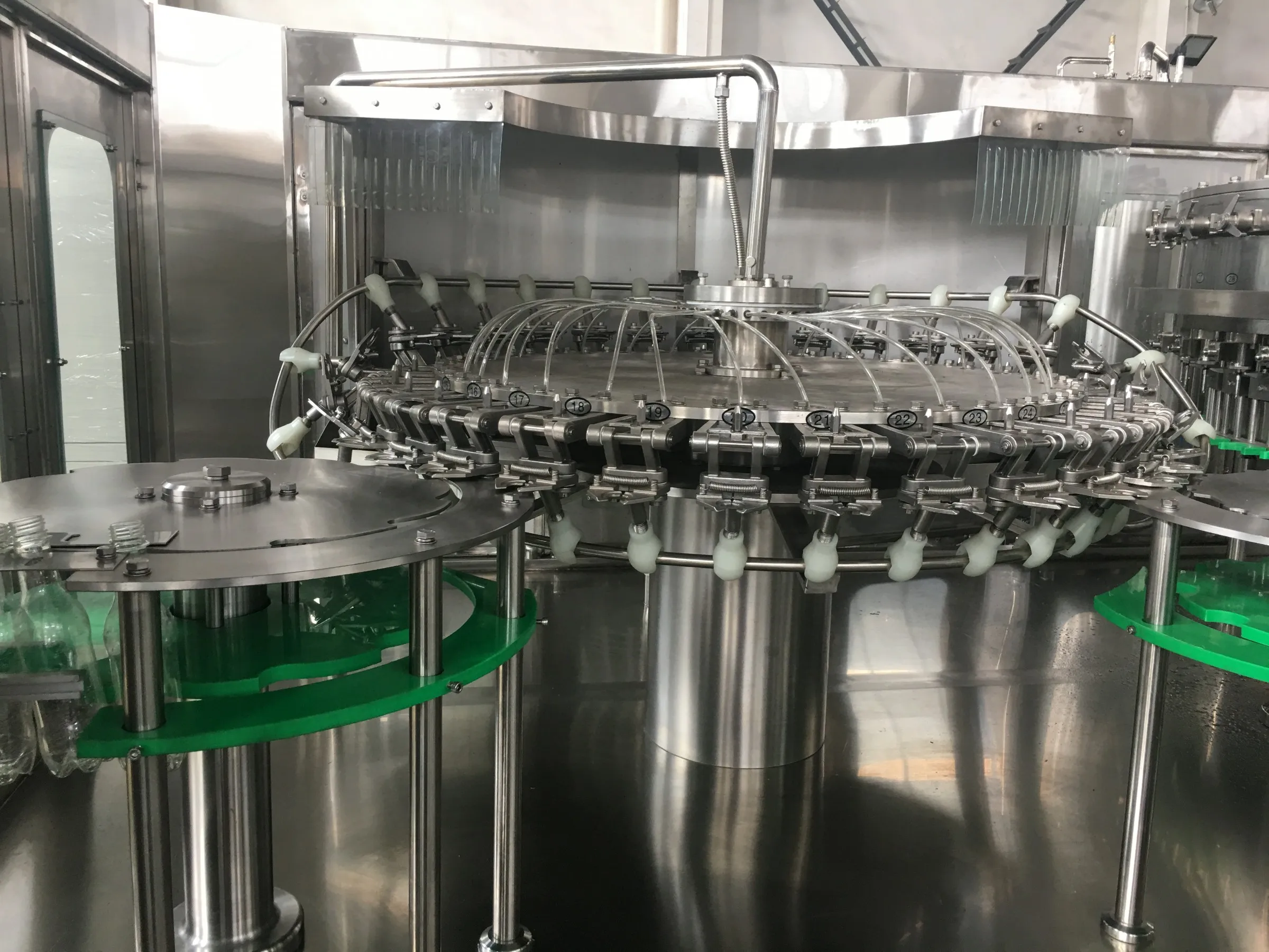 DCGF 32-32-10 10000bph газированная машина для наполнения газированной