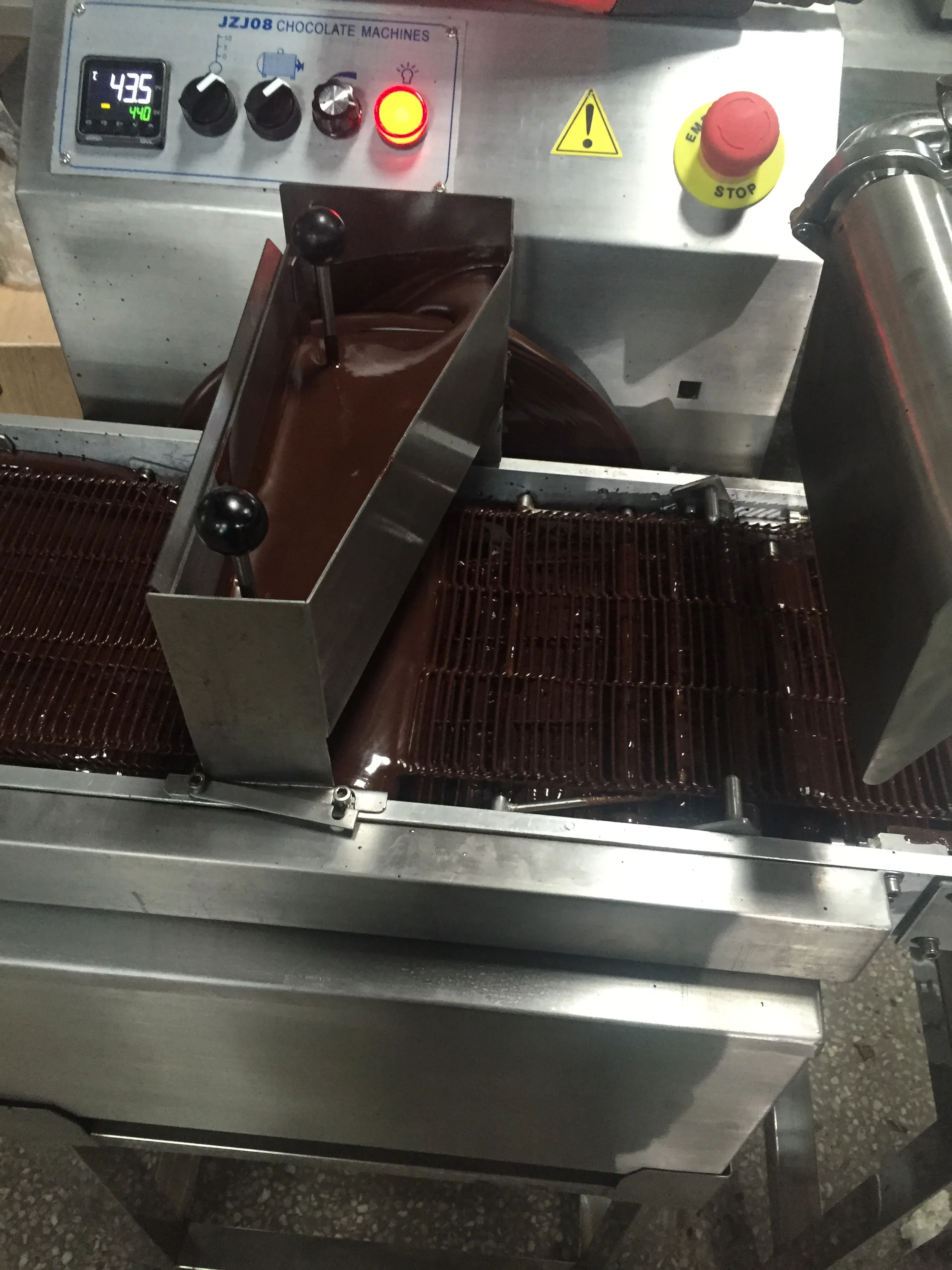 
Chocolate Temperimg Machine Chocolate Coating Machine Chocolate Enrobing Machine 