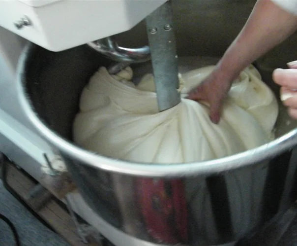 
75 kg bakery wheat flour bread dough spiral mixer kneading machine prices 