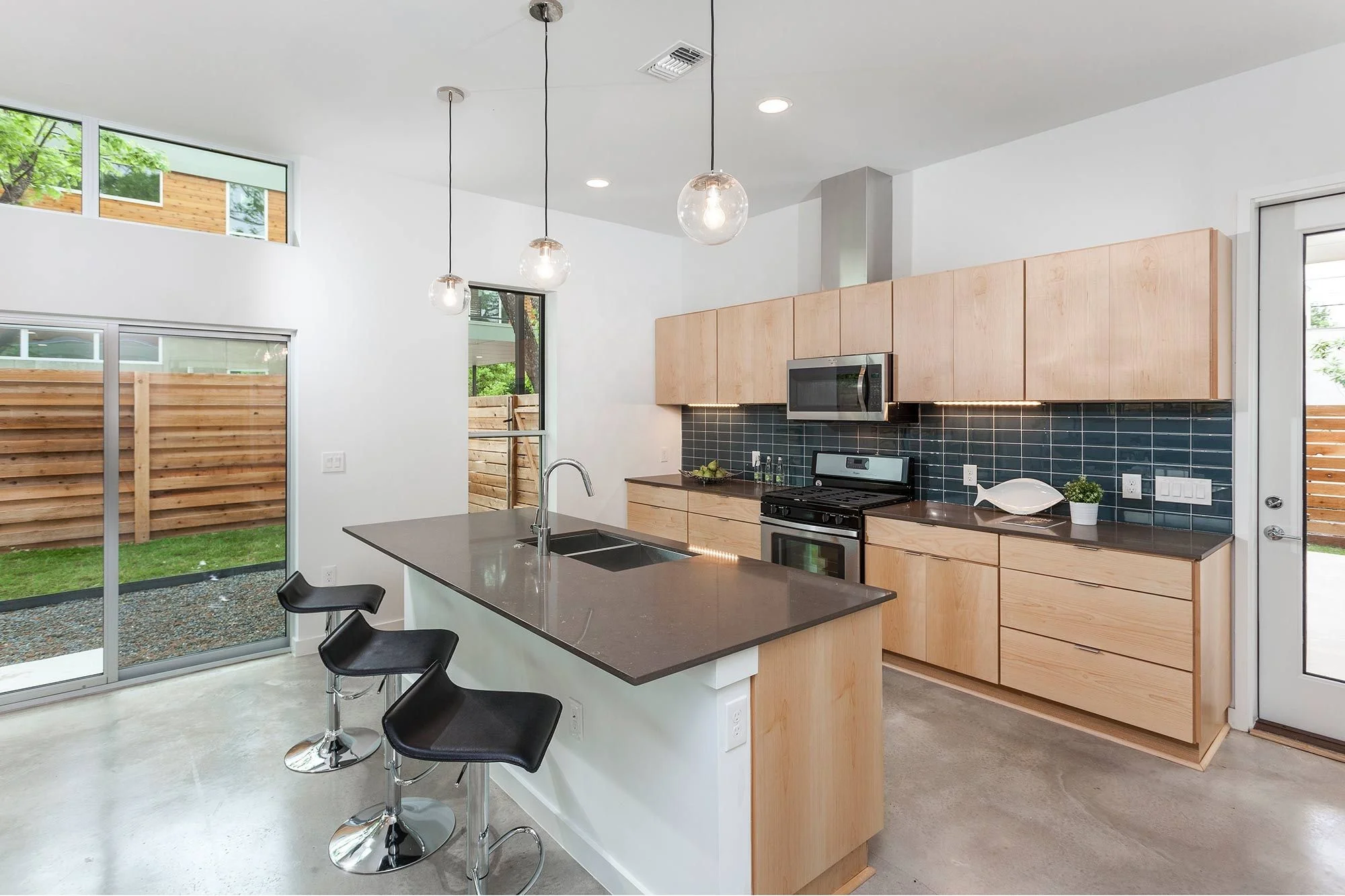 Easy Installation And Light Weight Prefabricated Fiber Concrete Sandwich Panel House