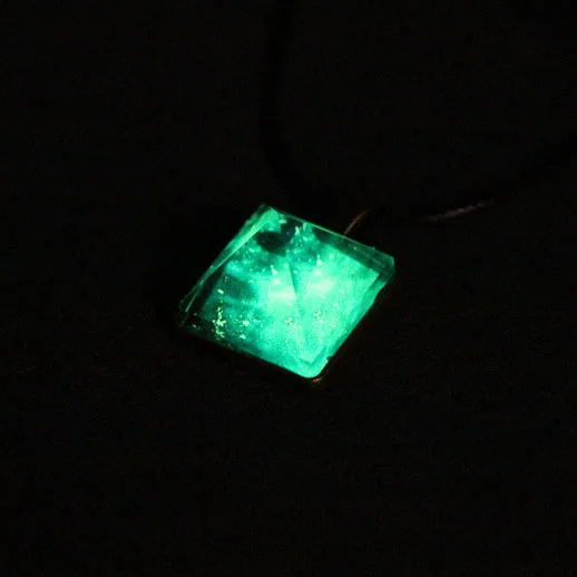 2017 Glowing Crystal Glow in the Dark Pyramid Pendant Outer Space Star Dust Necklace Triangle Geometric Magic Necklace