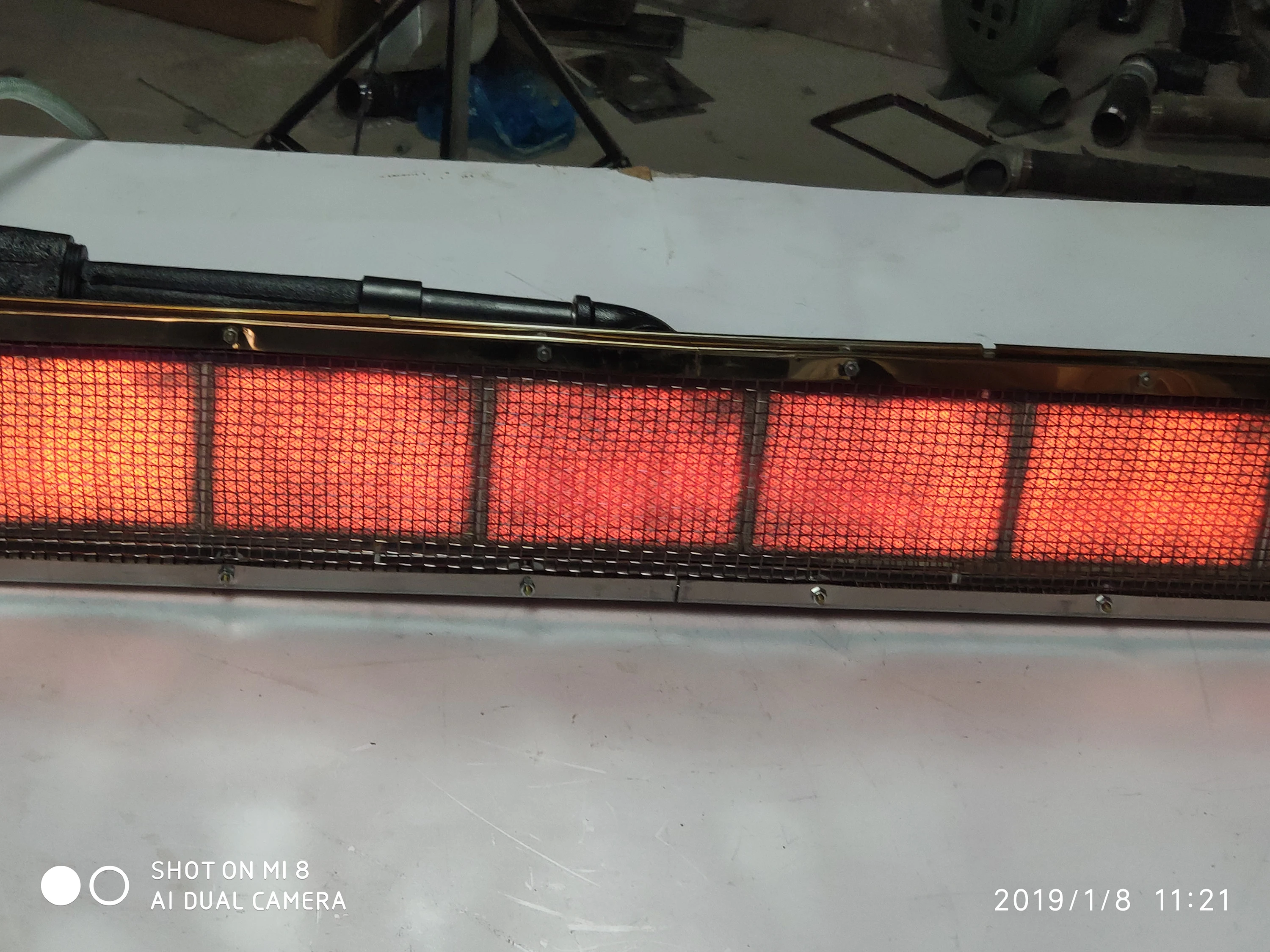 Газовая инфракрасная горелка для сушки и отверждения покрытия на водной основе дереве