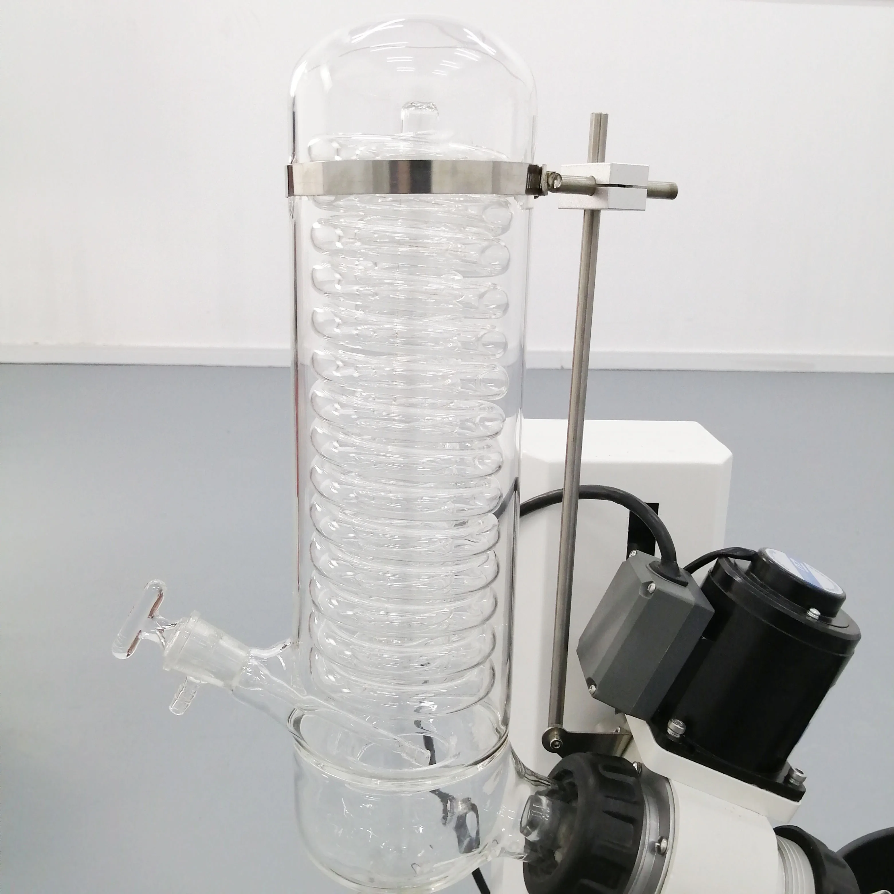 Lab rotary evaporator Manufacturer Direct Selling 3L manual lift for precise positioning of the glassware Rotary evaporator