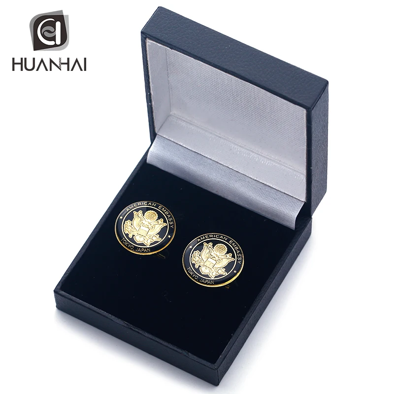 Чехол с изображением рубашки из розового золота с черной эмалью и логотипом под заказ