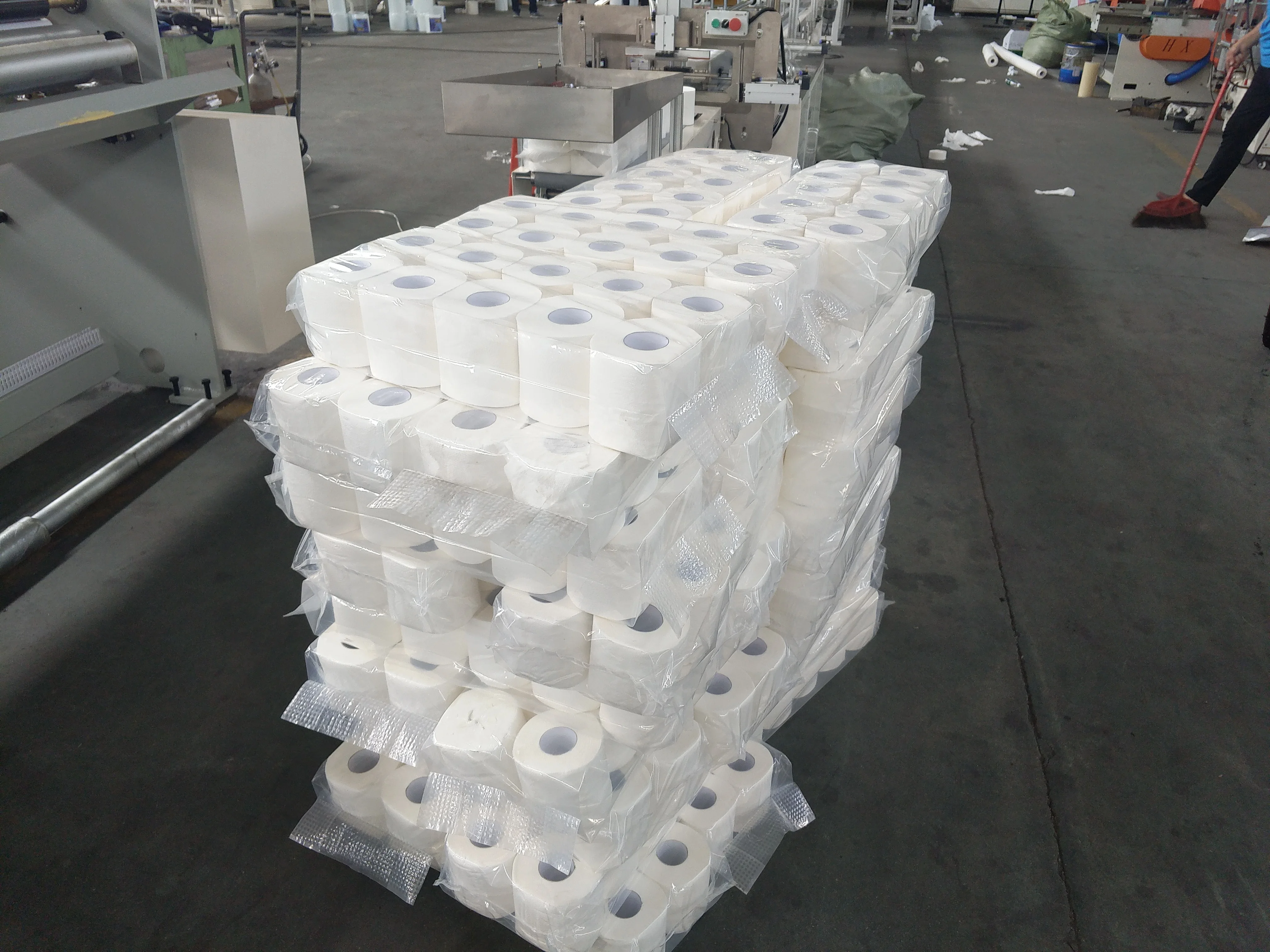 Full servo multi rolls toilet paper and kitchen towel paper packing machine