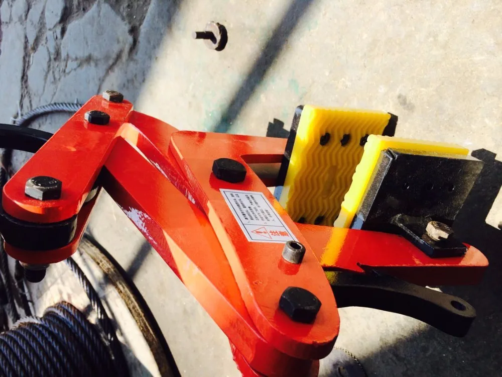 Stone clamp for carrying slab