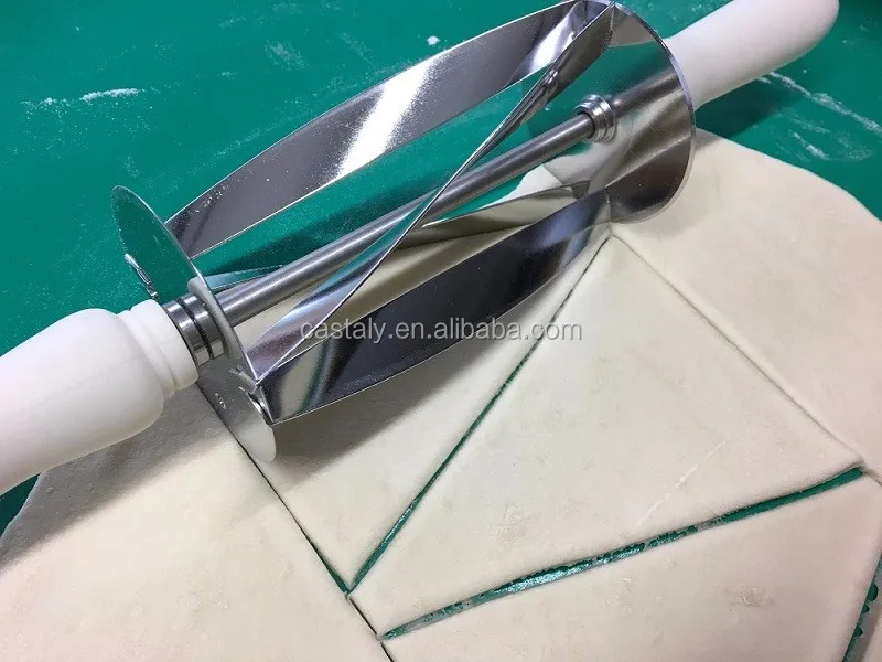 Stainless Steel Blade Baking Utensils Croissant Cookie Cutters With Plastic Handle