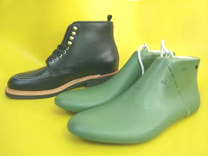 Men working boots plastic shoe lasts
