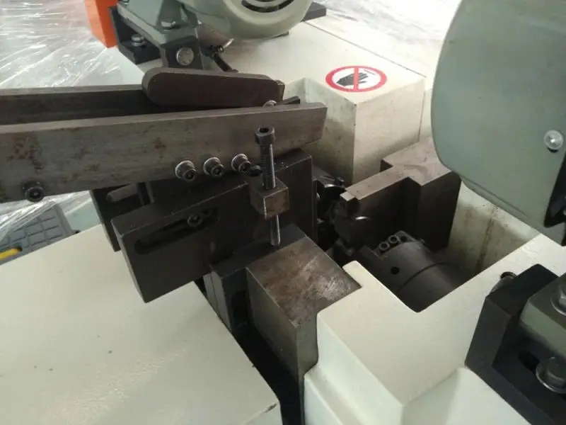 Двухголовочная круглая трубка DJ52/машина для снятия фаски с круглой штангой (точный тип)