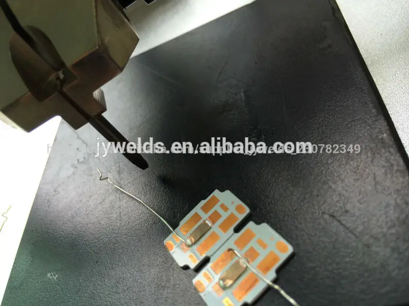 главе алюминиевой подлоёке и провода точечной сварки машины