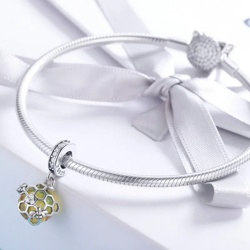 Qings Honeycomb Charms OEM/ODM Sterling Silver Yellow Zircon Bee Charm Pendant For Girls