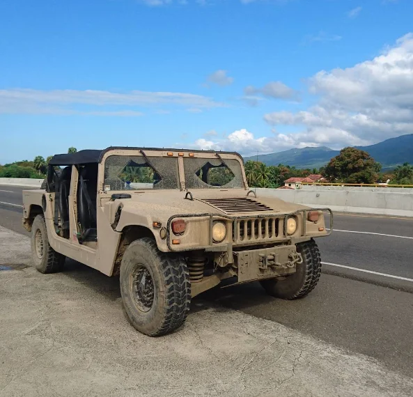 
LAKESEA 37x12.5R16.5 cheap Steer tire Drive tire Trailer TBR tire 4x4 military truck tires 