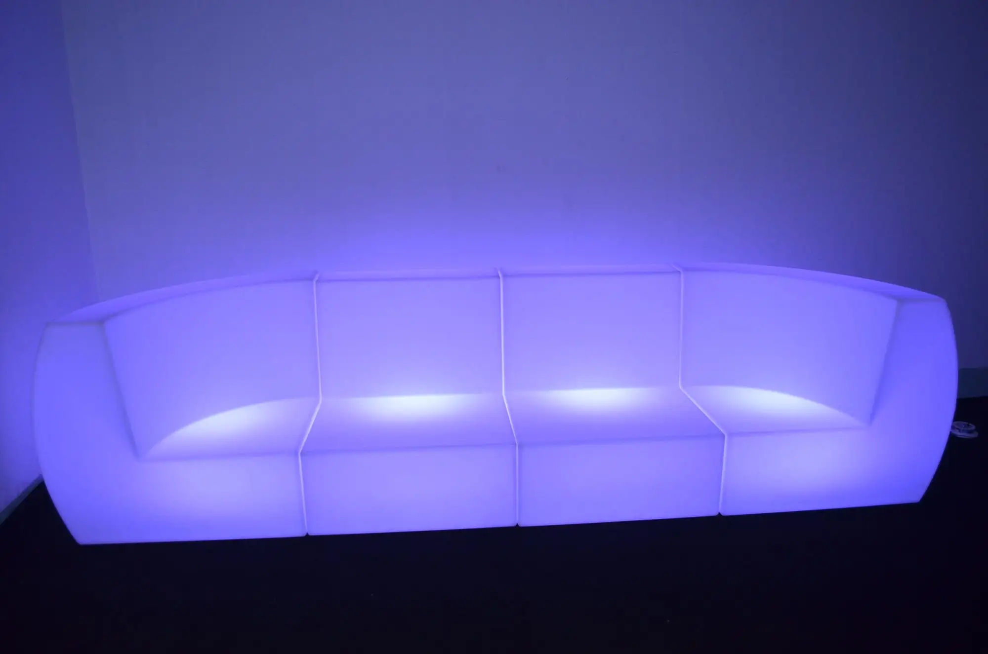 Наборы мебели для бара, скамейка для бара/клуба/улицы, цветные освещенные светодиодные секционные диваны, светодиодные изогнутые секционные диваны для улицы
