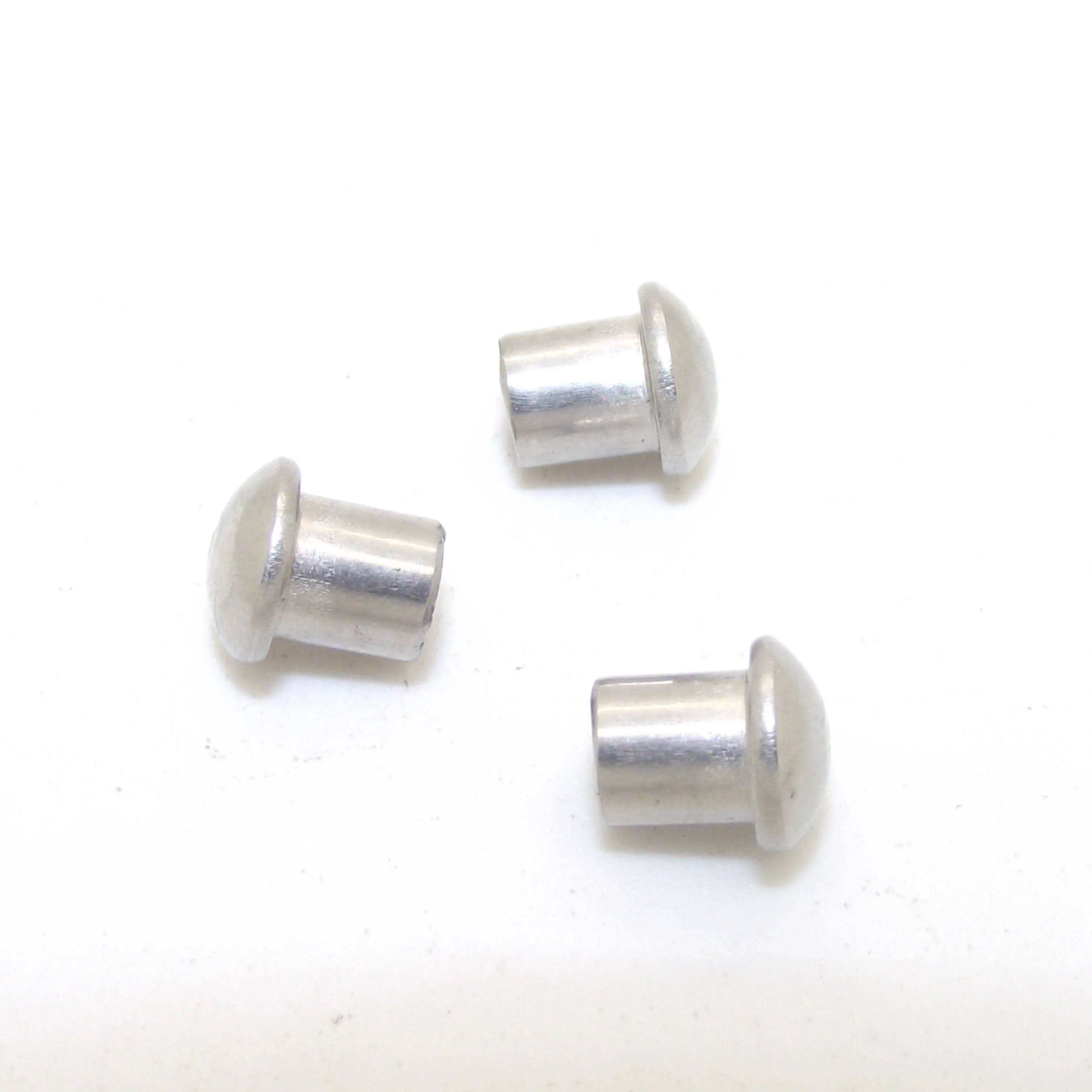 Round head solid rivet