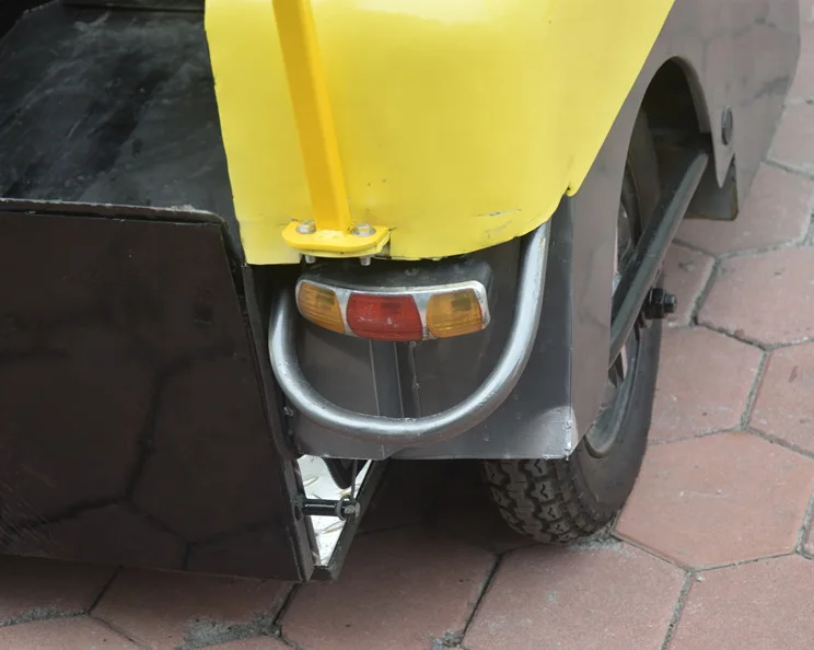 4 wheels Electric car for disabled man,wheelchair man