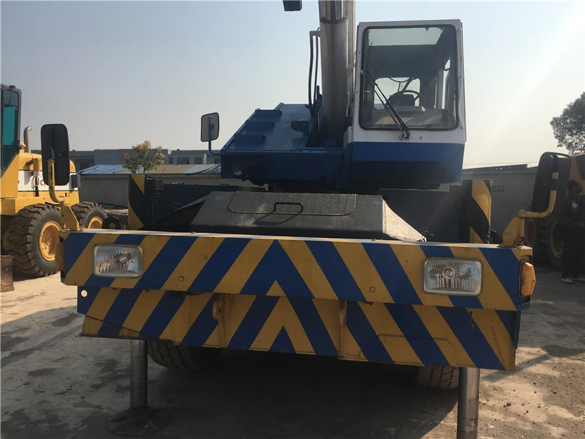 Используется Tadano GR-250N 25 тонн автокран, также есть Hitachi KH180-2/KH180-3/KH125