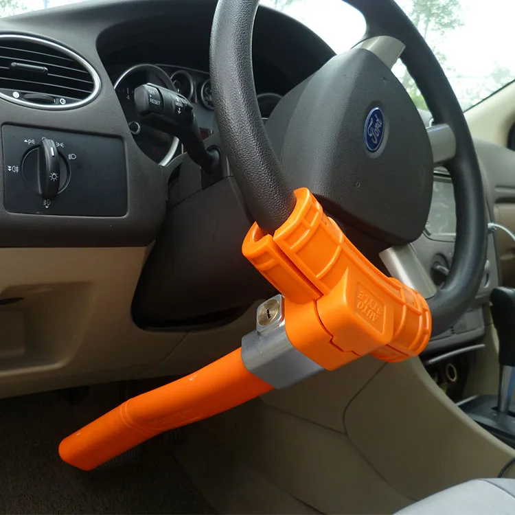 Новый замок на руль для автомобиля с оранжевым пластиковым чехлом