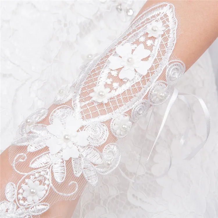 
fashionable fingerless wedding lace bridal mitten 