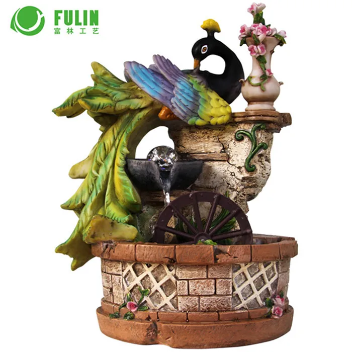 Внутренний павлиний водяной фонтан