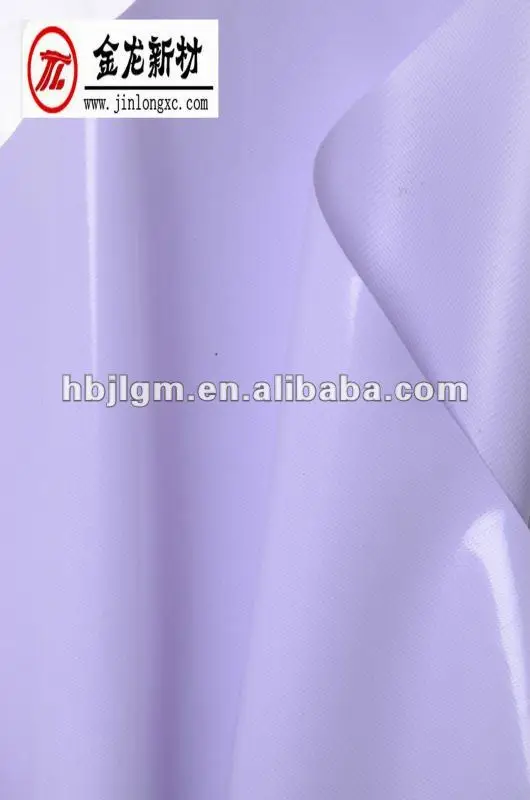 висит рекламный баннер