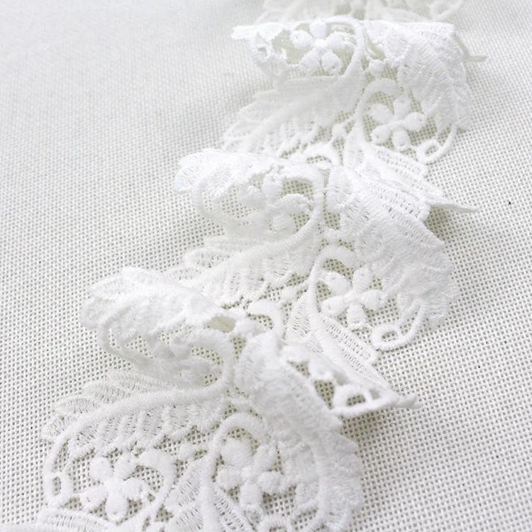 Big discount selling milk yarn silk lace trim flower guipure bridal lace for wedding dress evening dress garment decoration