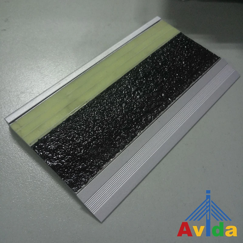 Abrasive Aluminum Anti-slip Noslip Glow in the Dark Luminescent Photoluminescent Stair Nosing