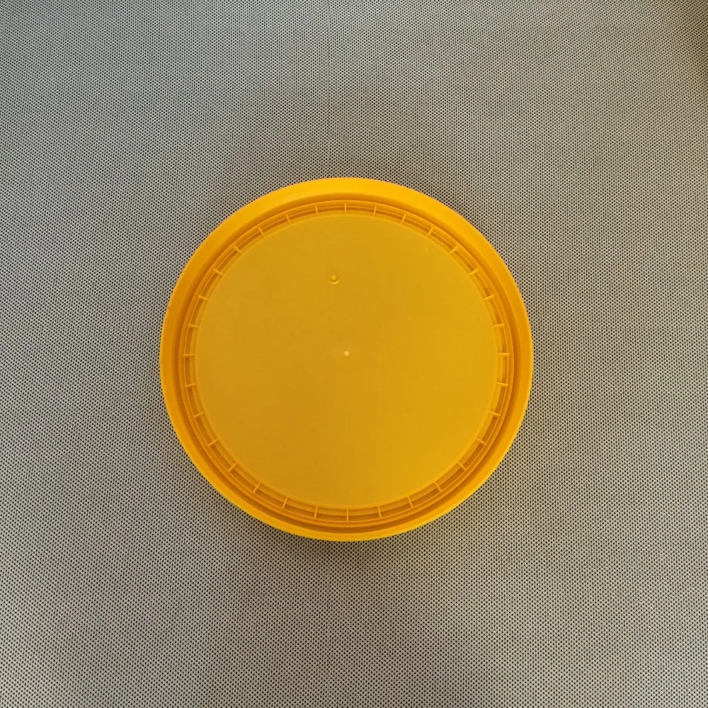 Yellow hot sale paint plastic bucket 20 liter plastic paint bucket