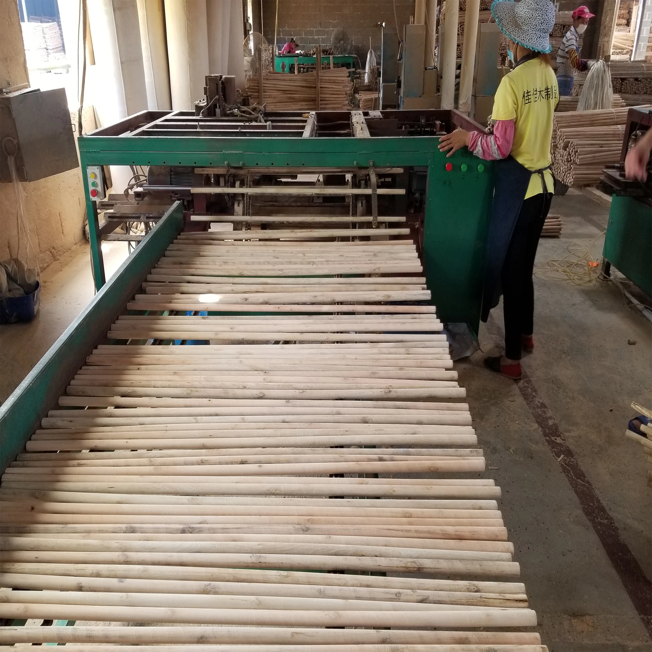 Factory direct wholesale machine to make wooden broom handles for natural wooden mop stick india