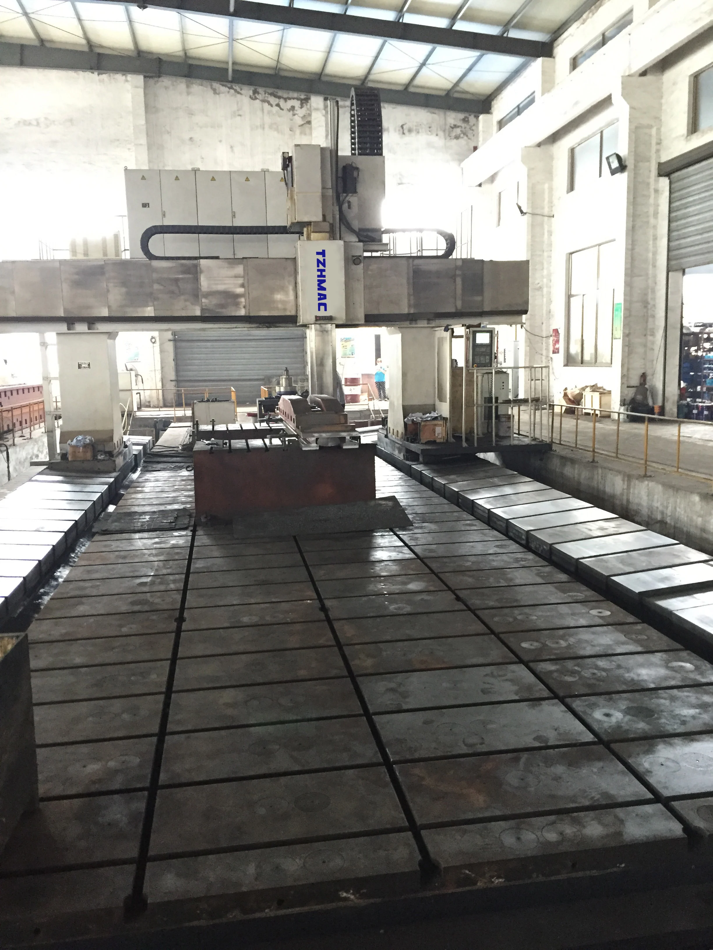 
Low price Gantry with Syntec 10A, OEM cheap cnc milling machine made in china 