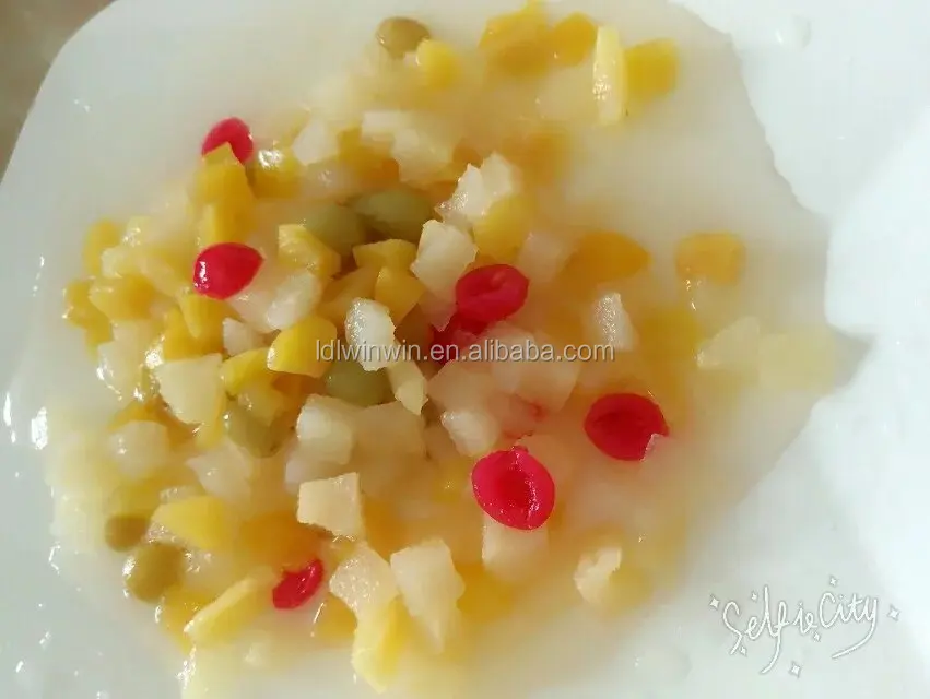
Canned fruits cocktail in syrup 