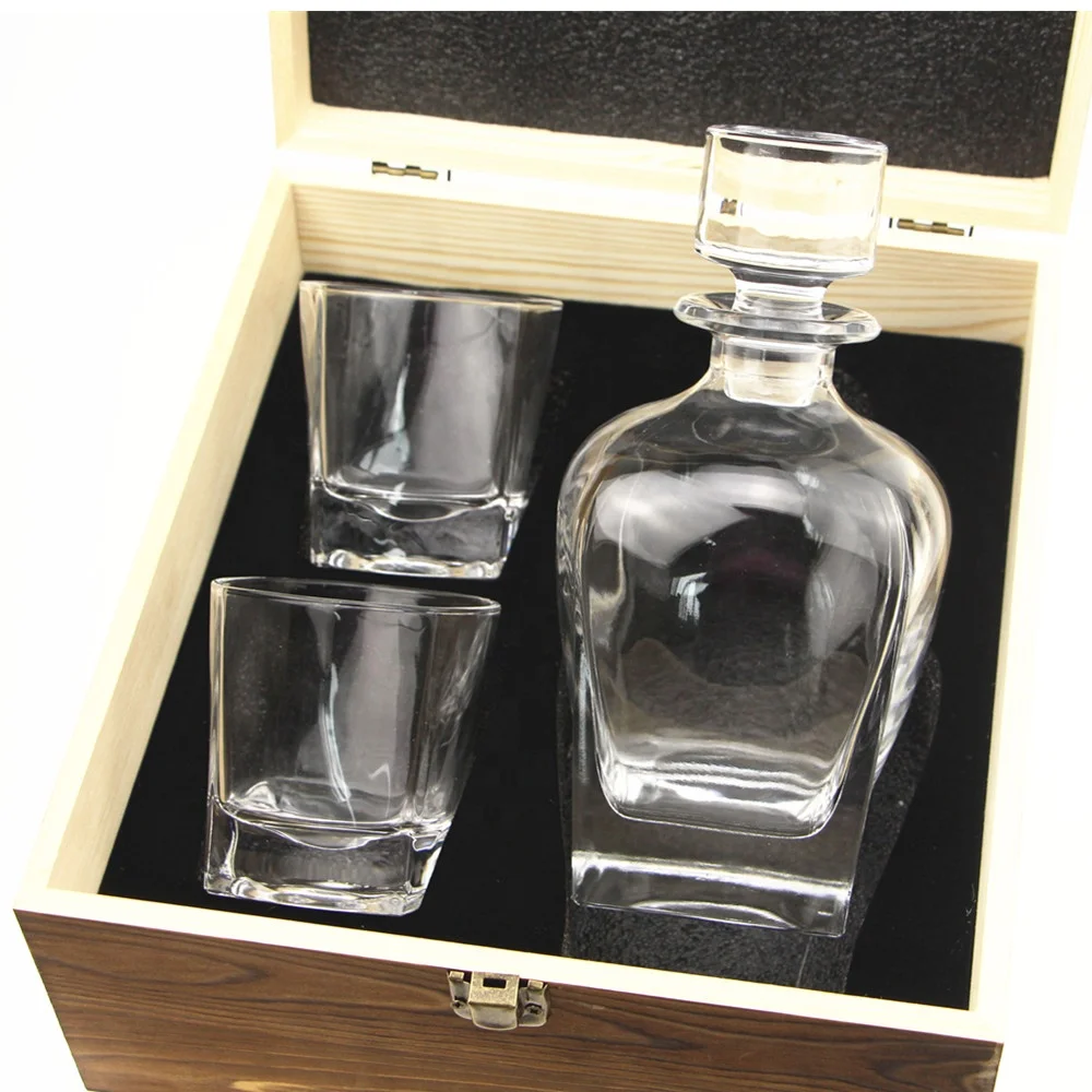 
Amazon hot selling Crafted Glass Decanter and Whisky Glasses Set Elegant Whiskey Decanter with Cocktail Glasses luxury gift set 