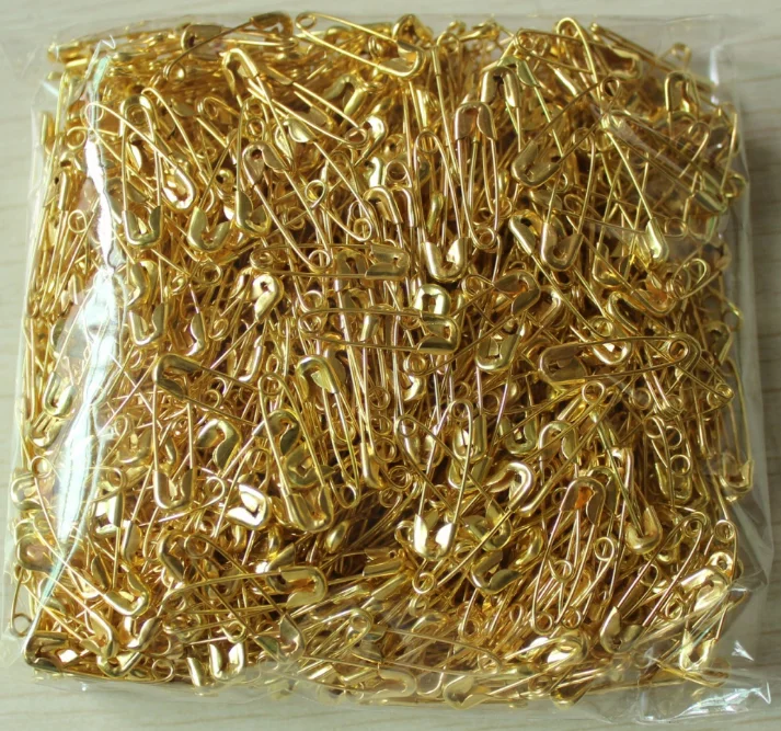 The small size golden safety pins with good quality