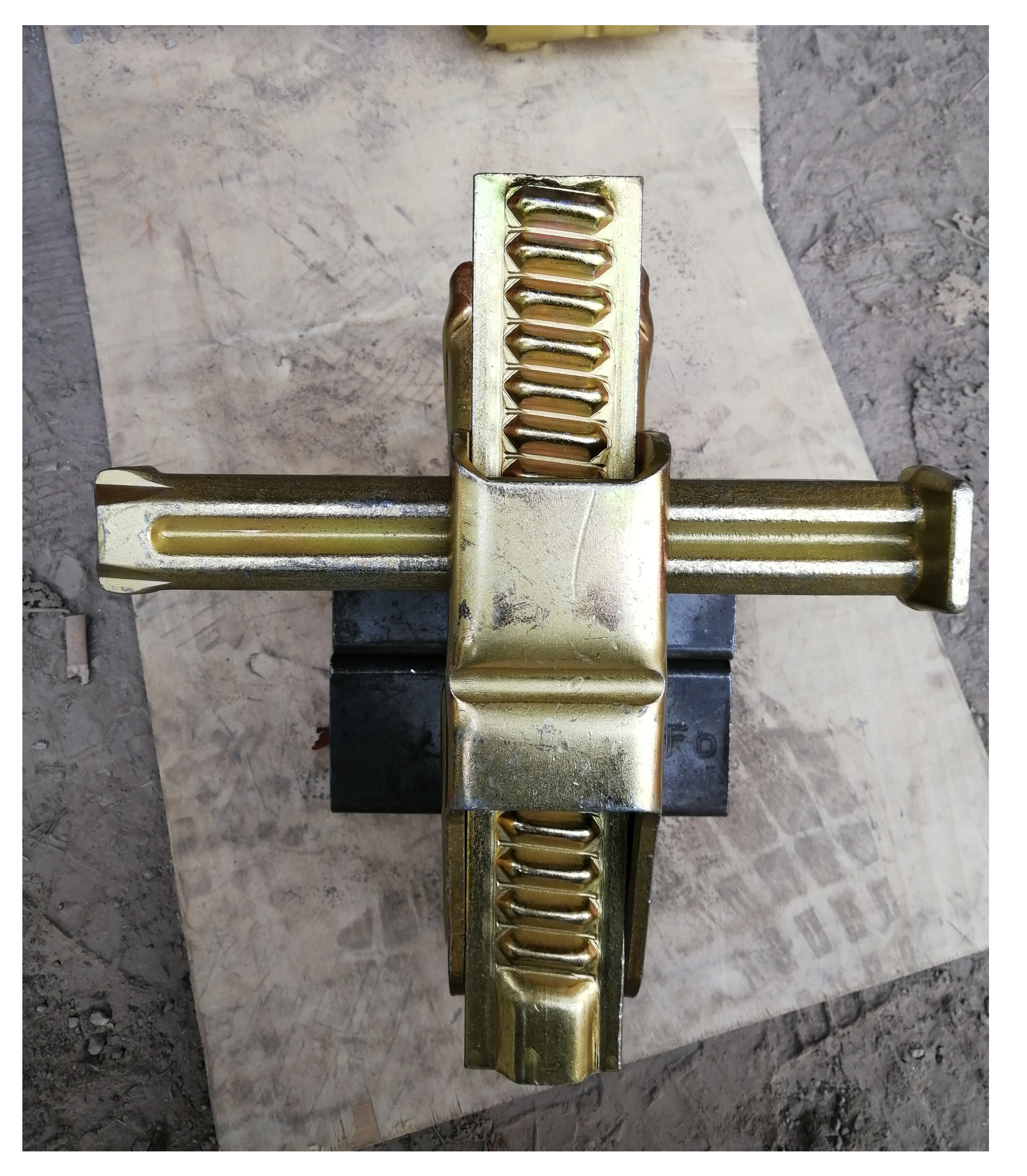 
Formwork accessory of PERIs TRIO BFD coupler with high steel grade and hot dip treatment 