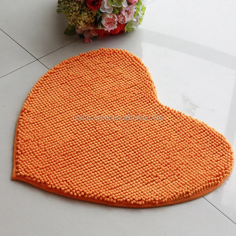 
short pile floor mat with anti slip base room mat heart shape 