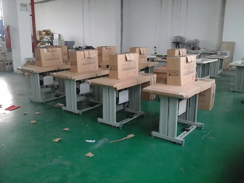 Pneumatic type ultrasonic lace sewing machine